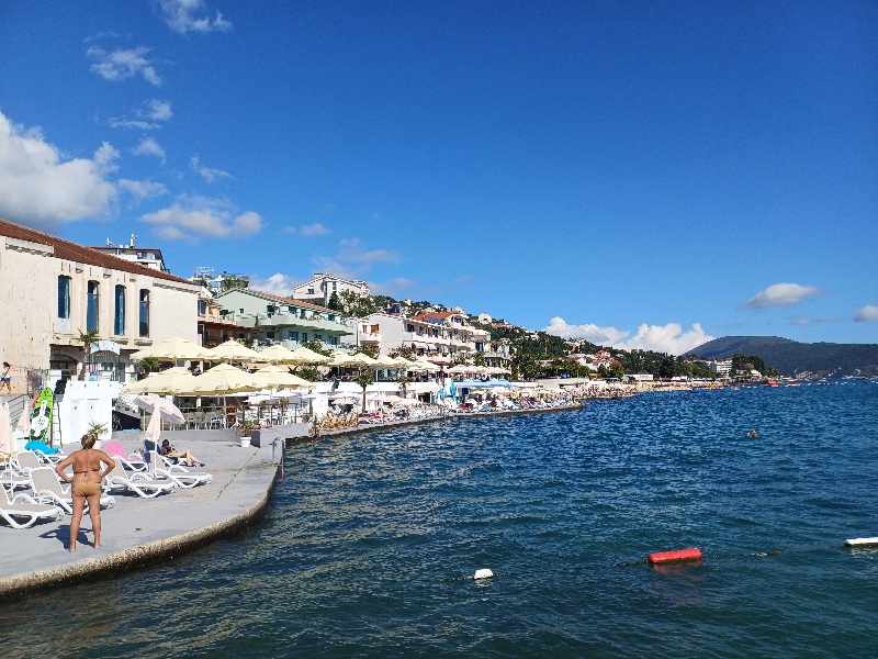 Plaža u Herceg Novom uoči ljetnje sezone
