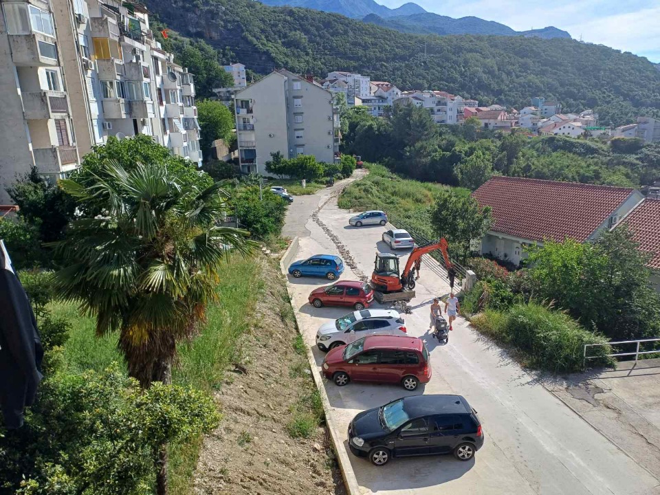 Radovi na kolovozu kod Gomile