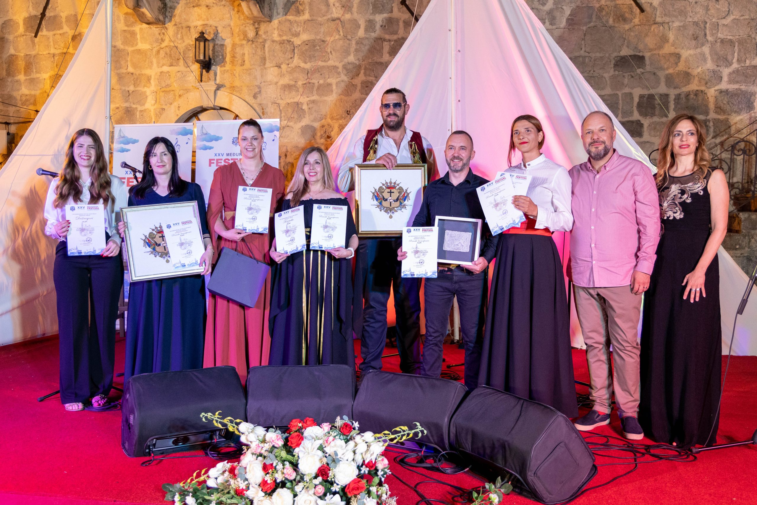 Nastup klapa na festivalu u Perastu