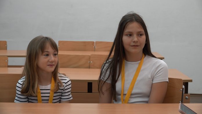 Učenice OŠ Milan Vuković Jovana Dražović i Lara Radonić