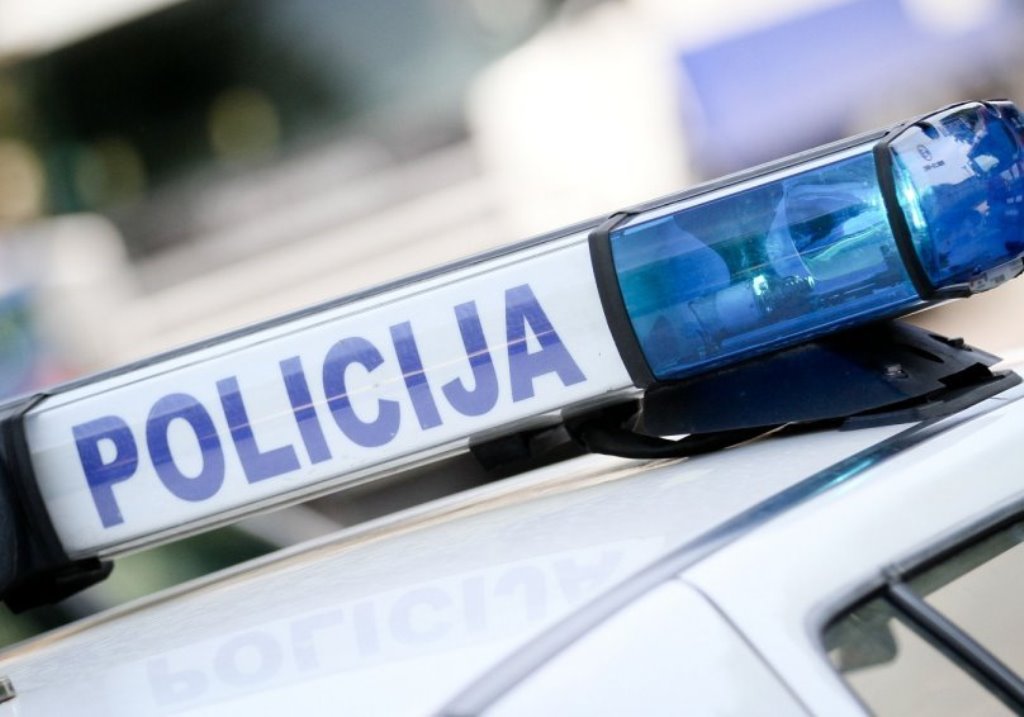 Policijska kontrola saobraćaja na putu