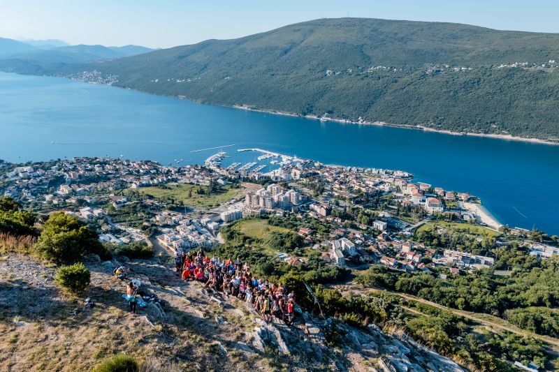 Trkači na Portonovi Summer Rise trci u Kumboru