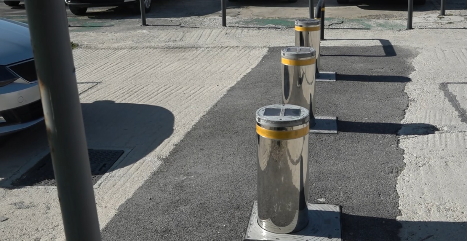 Potapajući stubići na šetalištu prema Meljinama