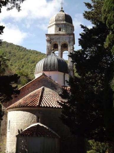 Crkva Polaganja rize Presvete Bogorodice u Bijeloj