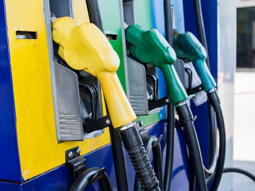 Točenje goriva na benzinskoj pumpi