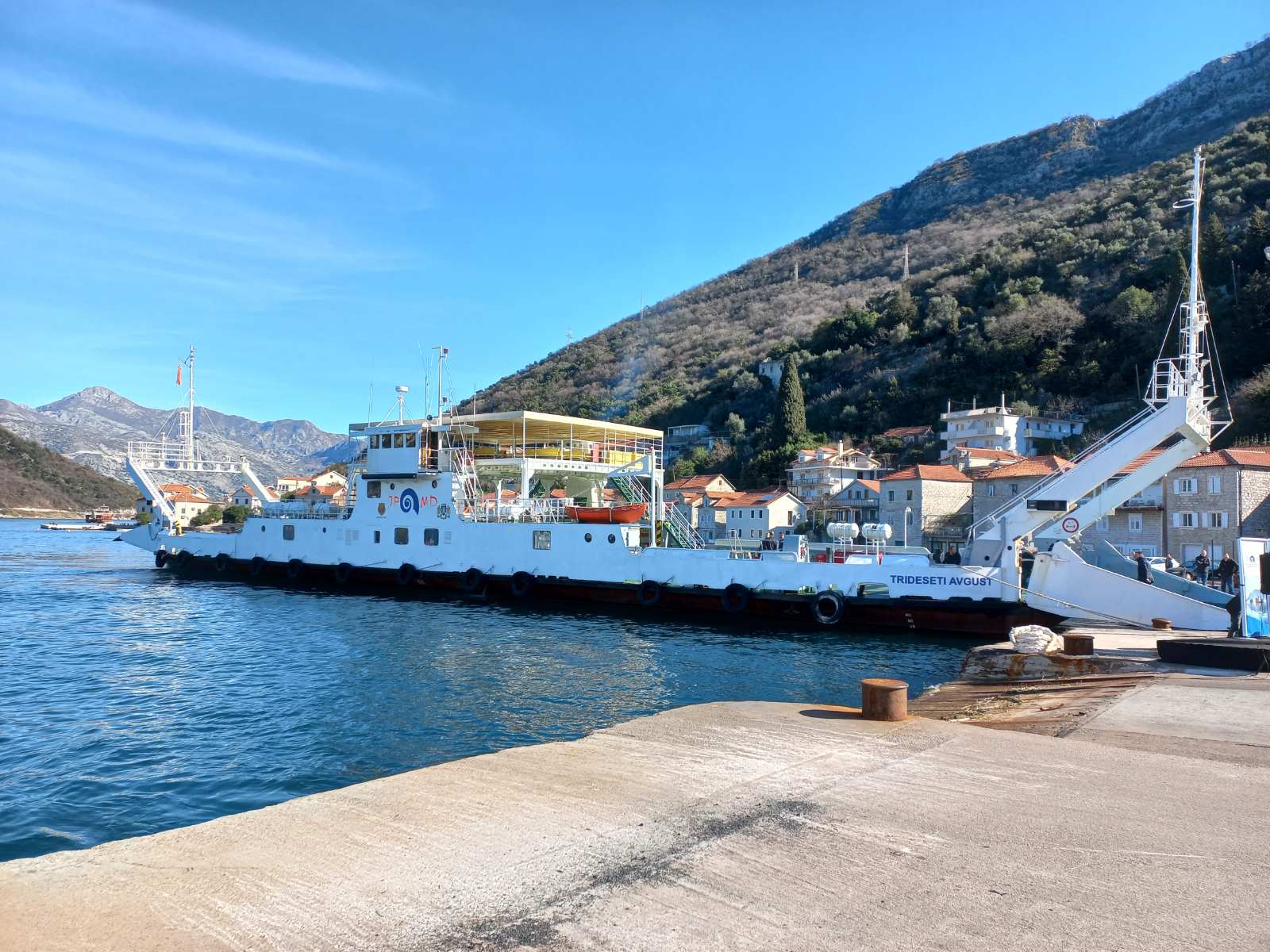 Trajekt 30. avgust na liniji Kamenari–Lepetane