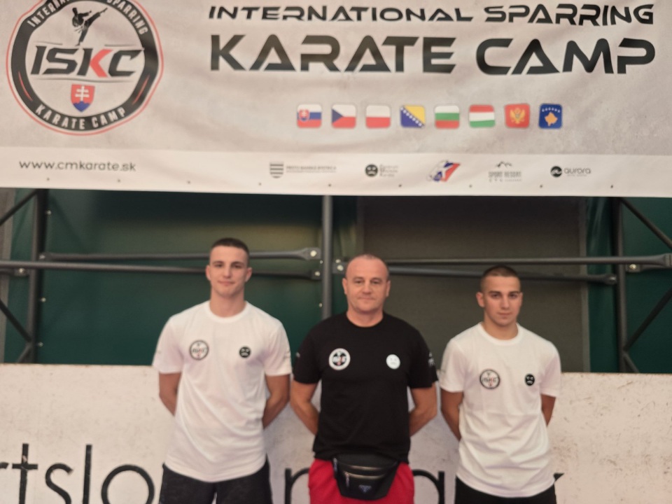 Karatisti Karate kluba Bijela na pripremama