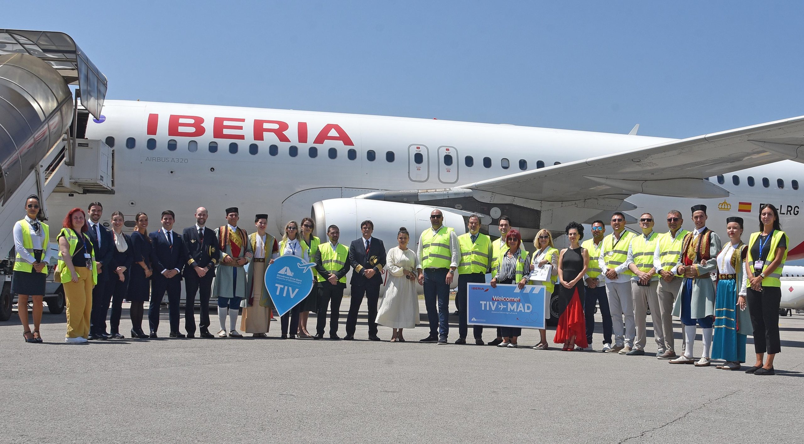 Doček prvog leta Iberije na aerodromu u Tivtu