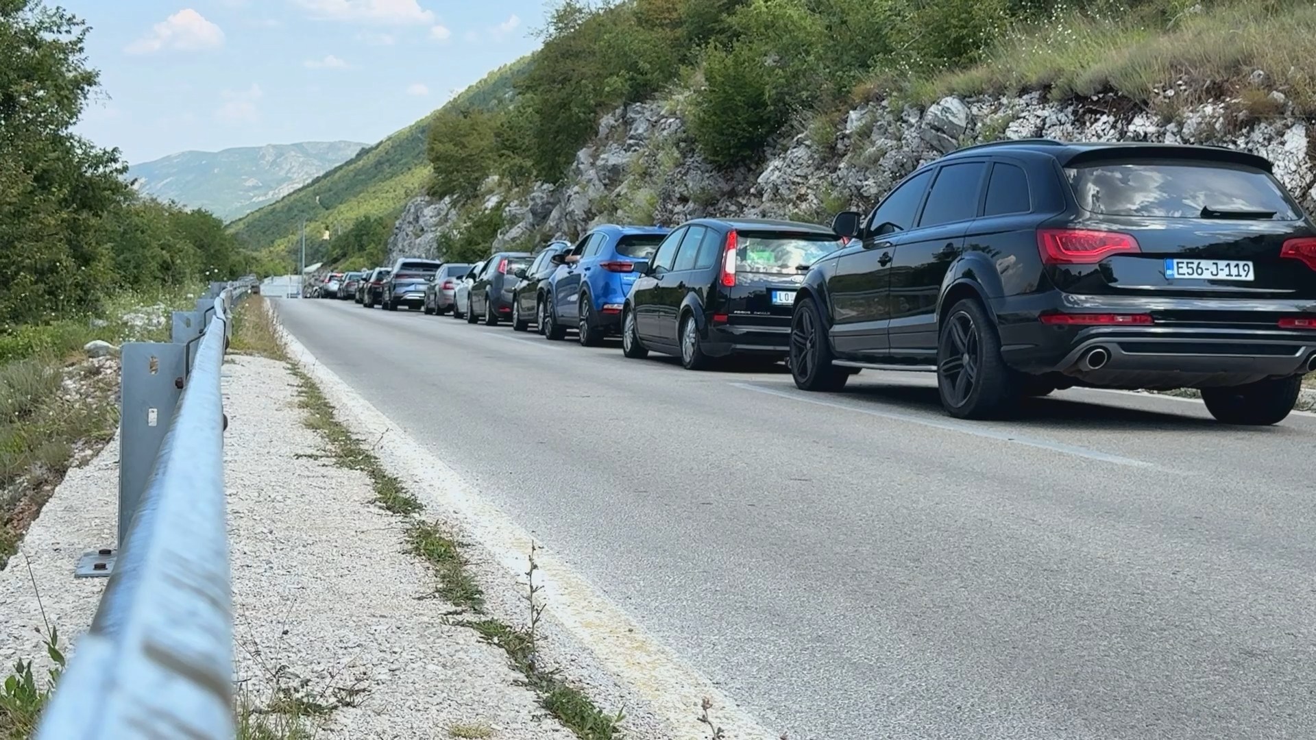 Kolona vozila na graničnom prelazu prema Bosni i Hercegovini