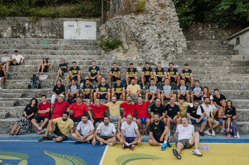 Humanitarna košarkaška utakmica na igralištu Karača