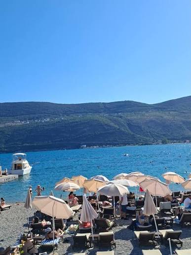 Turisti na crnogorskom primorju