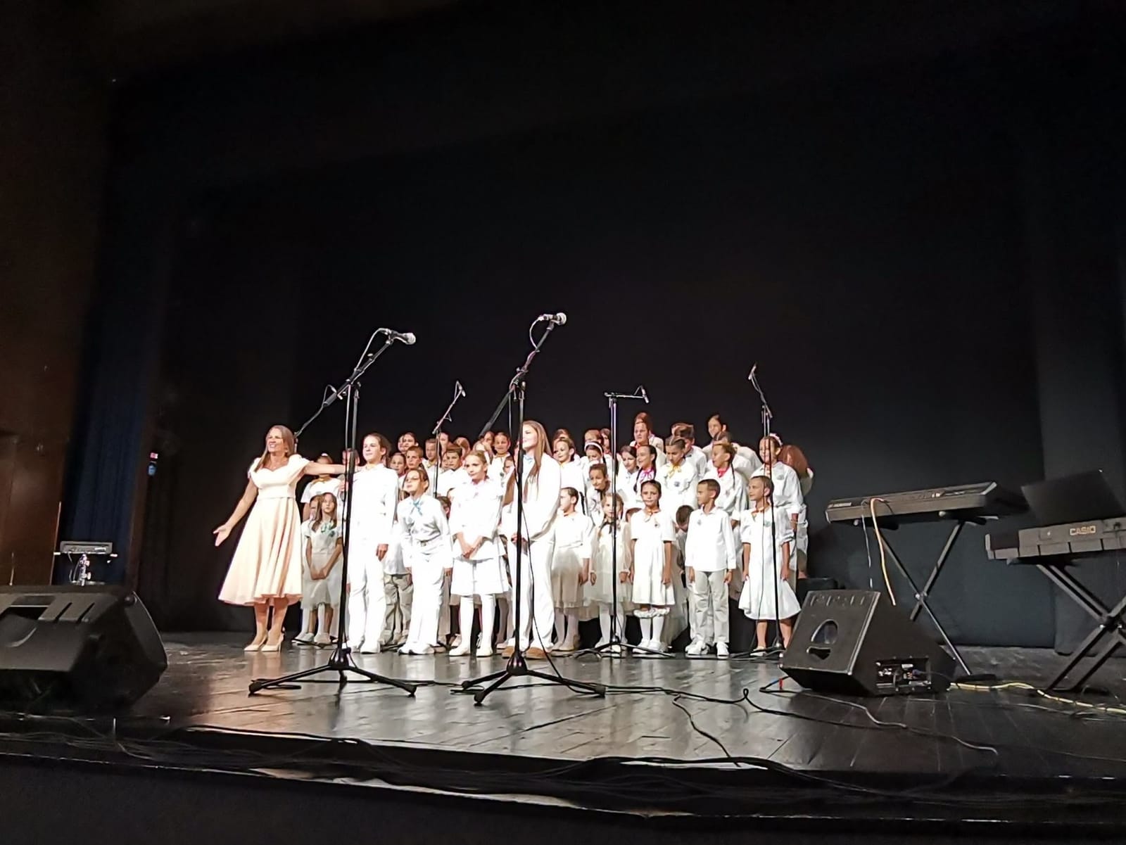 Hor na otvaranju Međunarodnog festivala horova u Herceg Novom