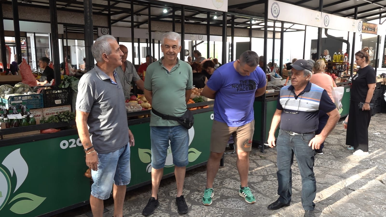 Prodavci okupljeni na zelenoj pijaci u Herceg Novom