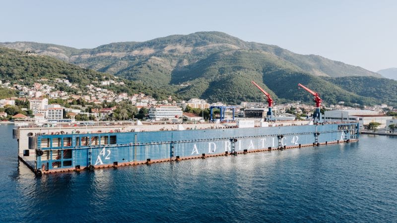 Plutajući dok kompanije Adriatic 42 u Bijeloj