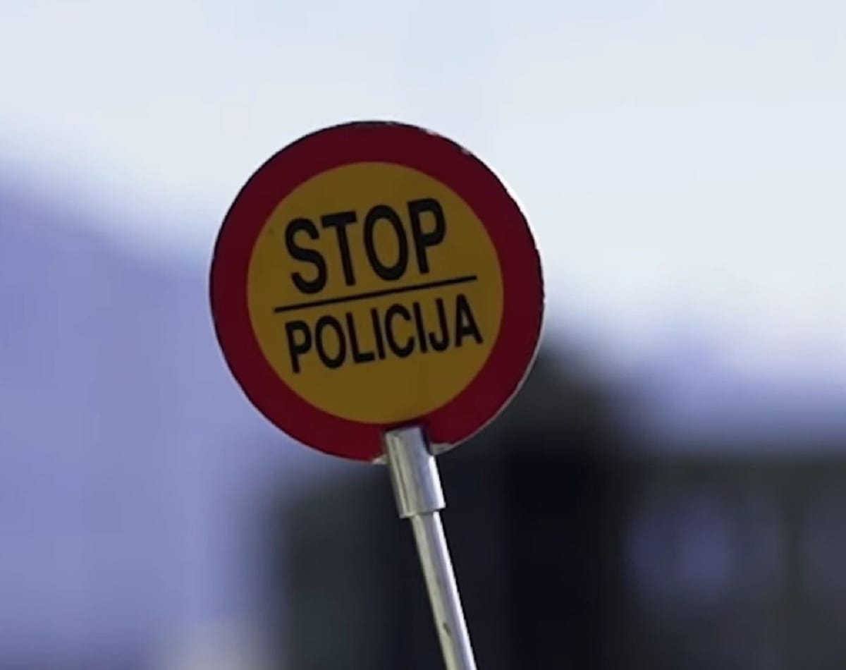 Saobraćajna policija na crnogorskom putu