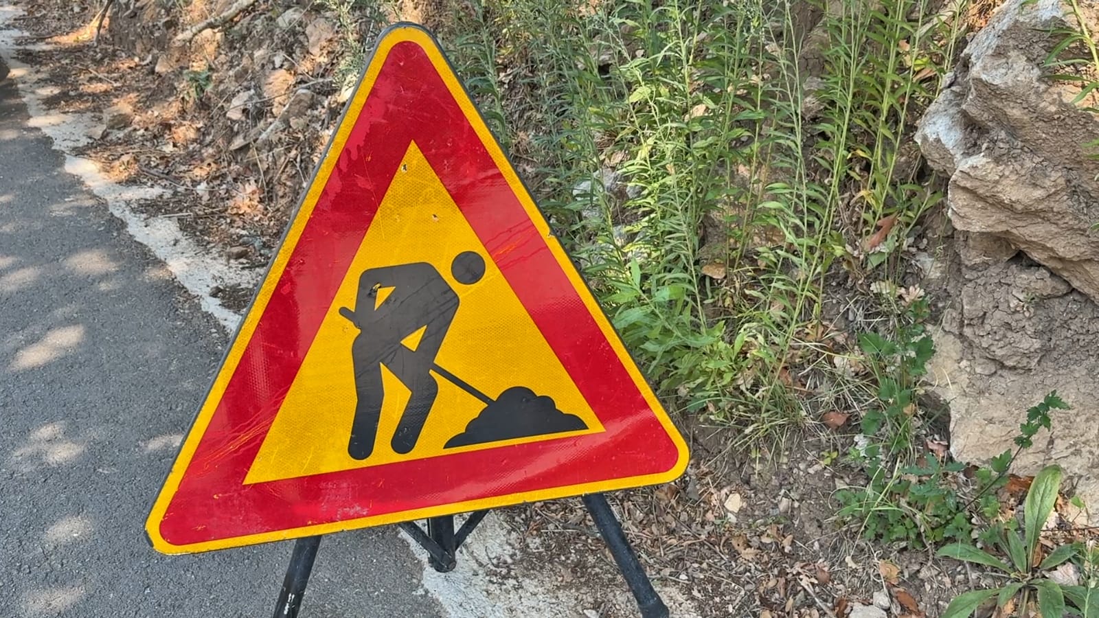 Saobraćajni znak za radove na putu