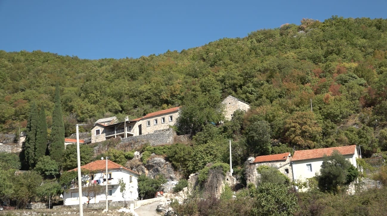 Stubovi za javnu rasvjetu u Svrčugama