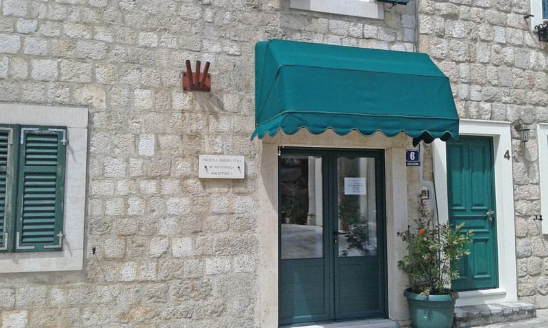 Gradska biblioteka i čitaonica Herceg Novi