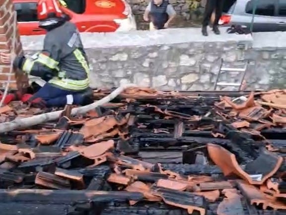 Vatrogasci na intervenciji kod kuće na Kamenom