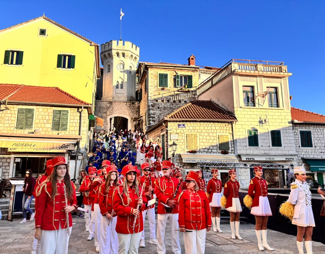 Mažoretke i Gradska muzika na Trgu Nikole Đurkovića