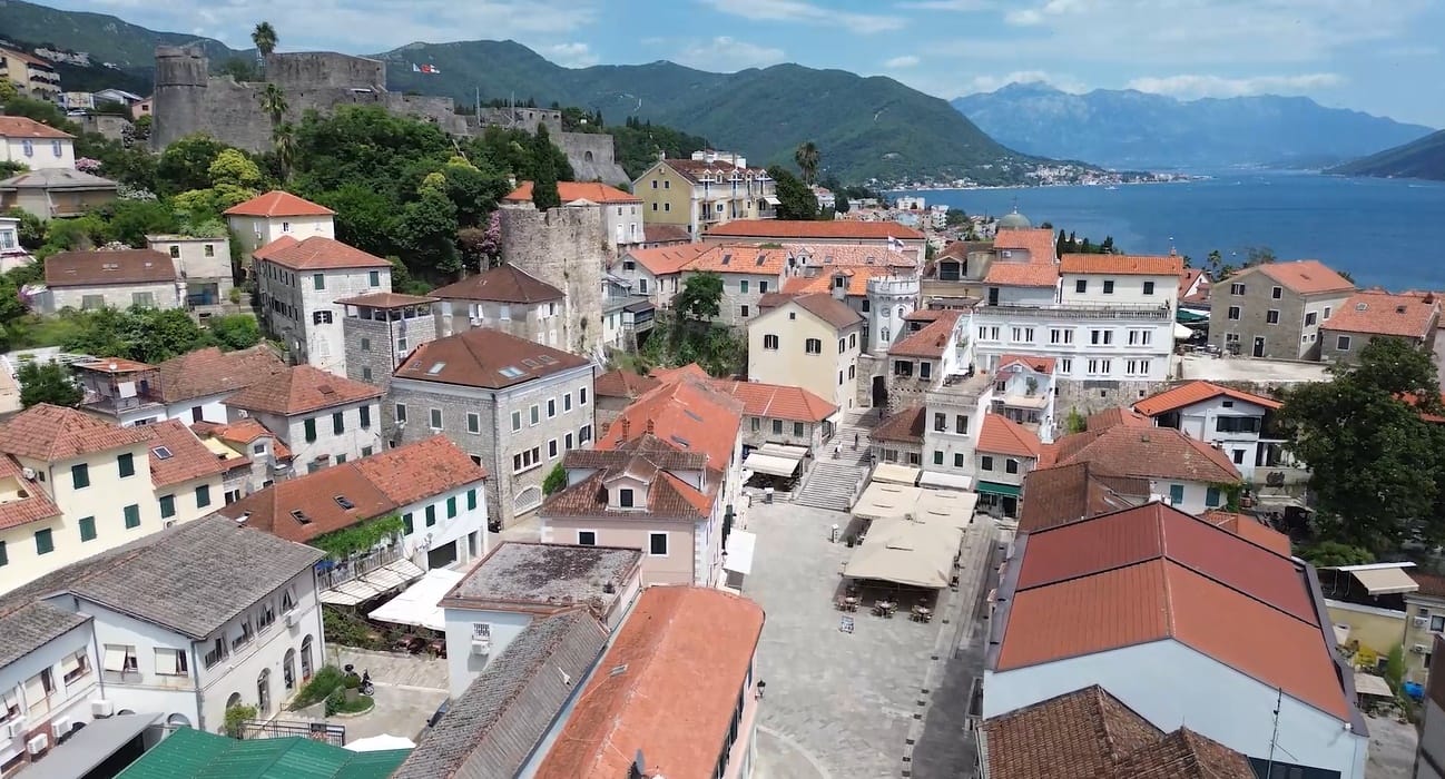 Centar Herceg Novog iz vazduha